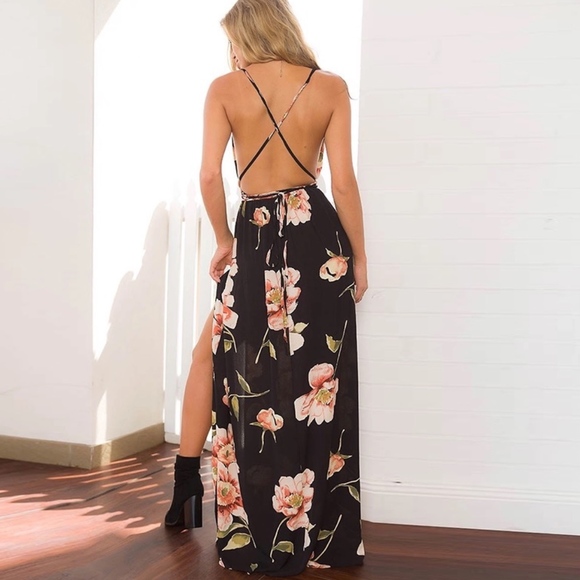 LAST 1! Sexy, Flirty & Girly,  Floral deep V maxi! - Picture 3 of 7